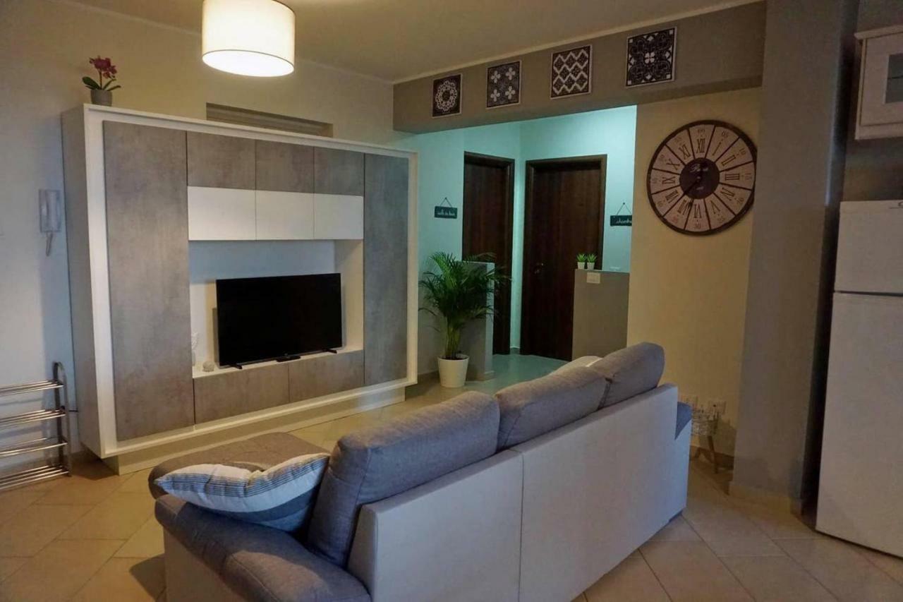 Lilly'S House Apartment Giardini Naxos Ngoại thất bức ảnh