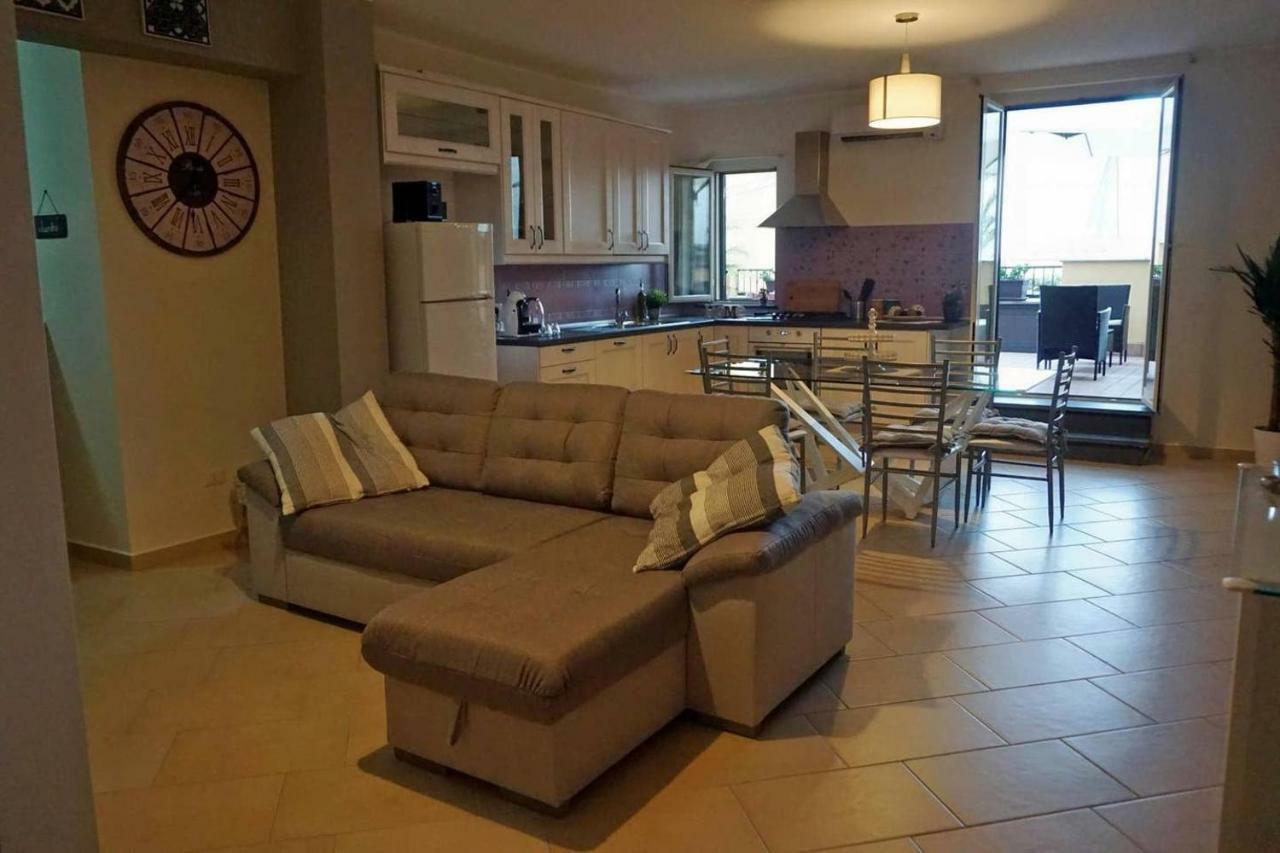 Lilly'S House Apartment Giardini Naxos Ngoại thất bức ảnh