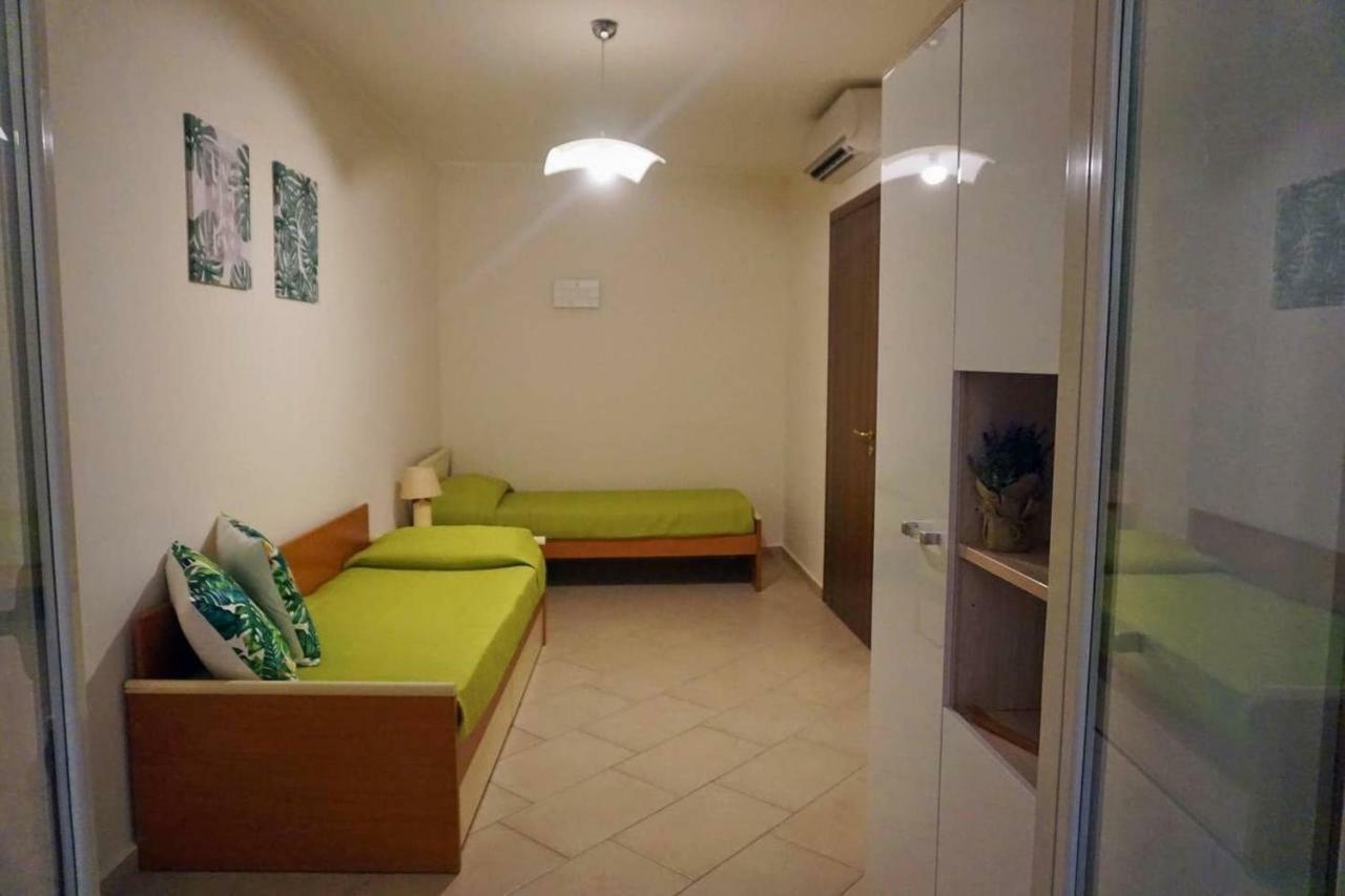 Lilly'S House Apartment Giardini Naxos Ngoại thất bức ảnh